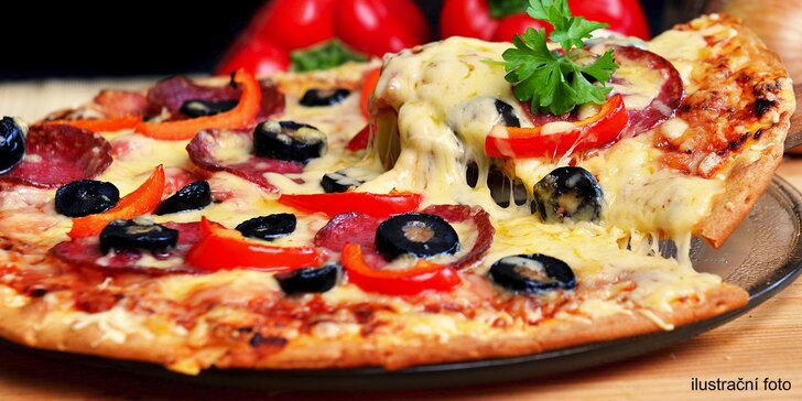 Pochutnejte si: dvě křupavé pizzy podle výběru o průměru 32 cm