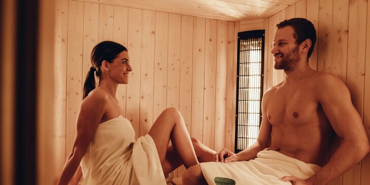 Hodina ve wellness centru pro dva: masáž, sauna a welcome drink