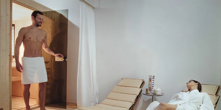 Hodina ve wellness centru pro dva: Masáže, sauna a welcome drink