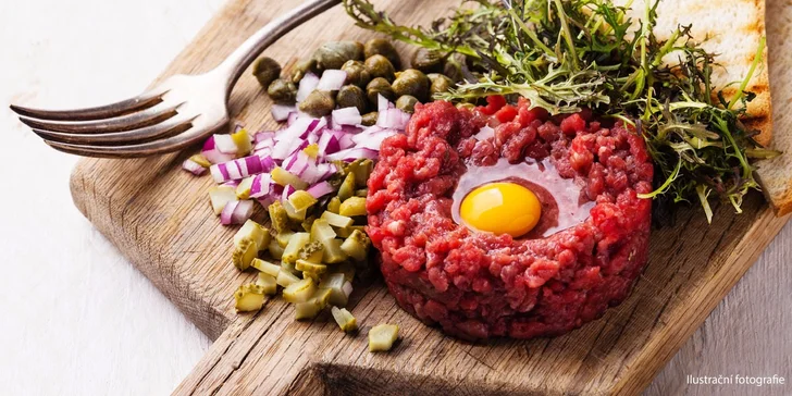 300g hovězí tatarák s topinkami pro dva