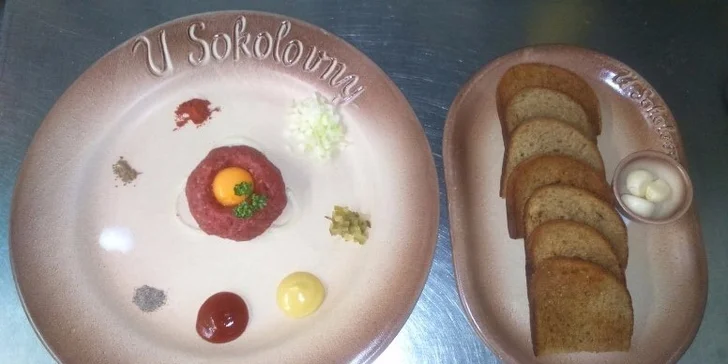 300g hovězí tatarák s topinkami pro dva