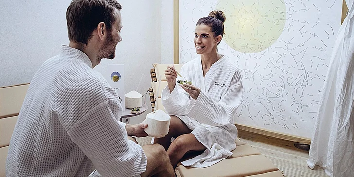Hodina ve wellness centru pro dva: Masáže, sauna a welcome drink