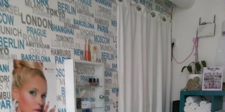 Nová modeláž nebo doplnění nehtů UV gelem, acrygelem