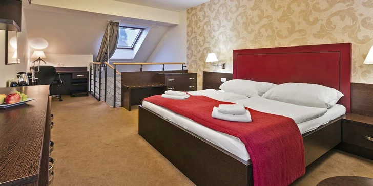 Připravený pro vás bude dvoulůžkový pokoj Standard, za příplatek se můžete ubytovat v mezonetovém apartmá.