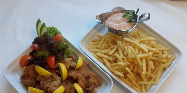 800 g kuřecích miniřízečků, hranolky a hodina bowlingu k tomu