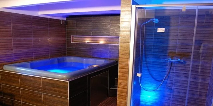 Relax i romantika ve vířivce a sauně: 60 či 120 minut pro pár nebo až 5 osob