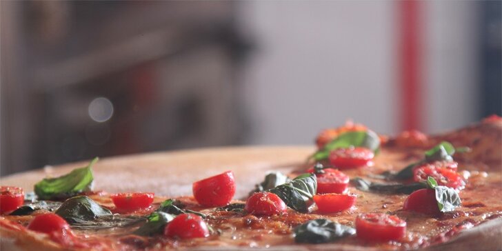 Poskládejte si pizzu o průměru 40 cm v bistru La Speranza