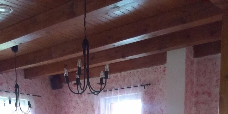Dvě šťavnaté panenky zabalené ve slanině v Petřvalďance