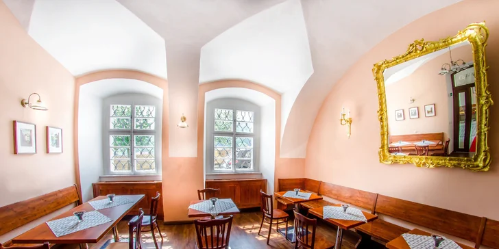 Domácí cheesecake a italské kávy s výhledem na Petřín