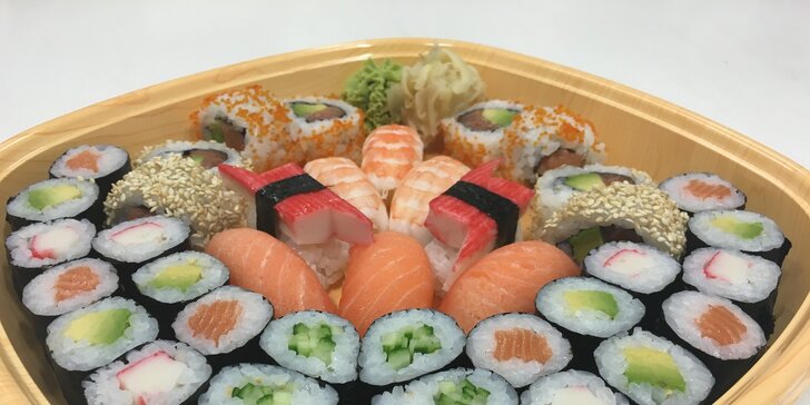 Úchvatné sushi sety s 22 či 40 kousky s sebou nebo s možností rozvozu