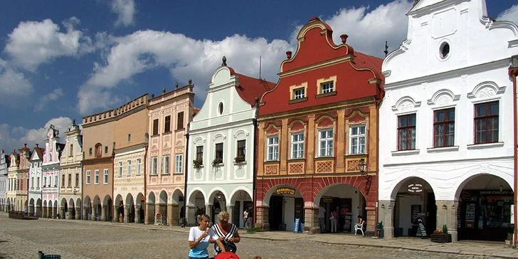Svatomartinský nebo prodloužený víkend v Telči: hotel u zámeckého parku i 4chodové menu