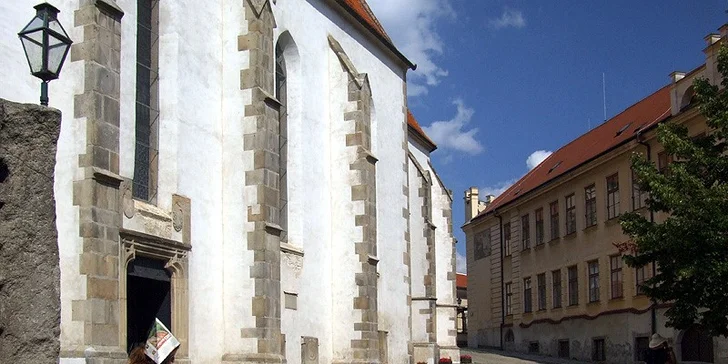 Svatomartinský nebo prodloužený víkend v Telči: hotel u zámeckého parku i 4chodové menu