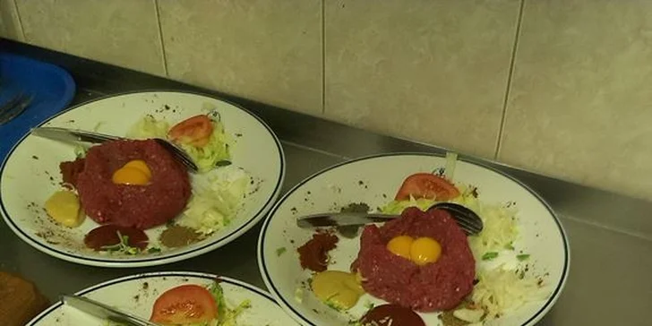 Pochutnejte si ve dvou na velkém tataráku s 10 topinkami