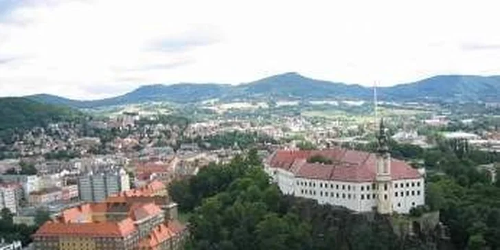 Relaxace v kraji Českého Švýcarska pro dva včetně sauny a láhve vína