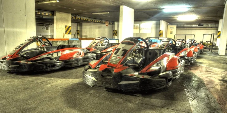 10minutová jízda v motokáře na nejdelší indoor trati v Brně