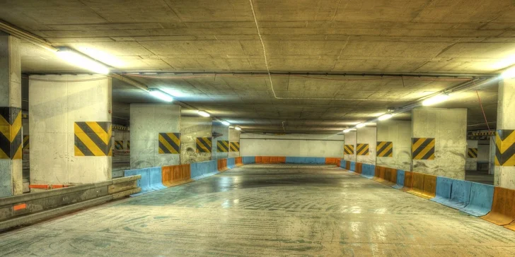 10minutová jízda v motokáře na nejdelší indoor trati v Brně