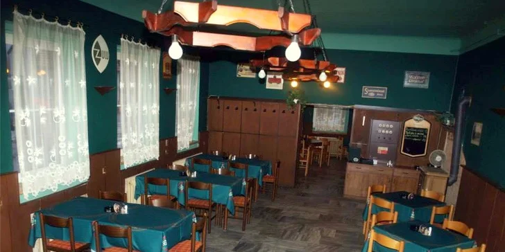 Dva smažené sýry, porce hranolků a tatarka