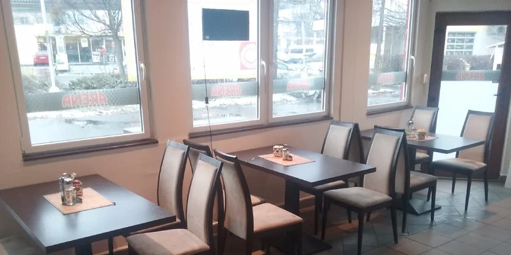 Kebab jak se patří a pití k tomu – v restauraci nebo s sebou