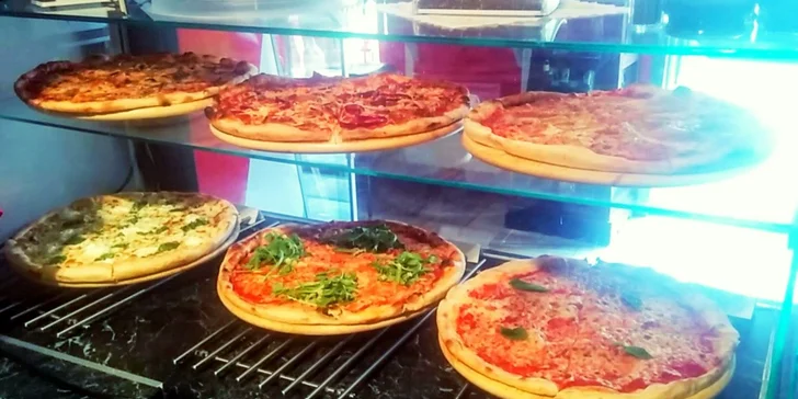 Poskládejte si pizzu o průměru 40 cm v bistru La Speranza