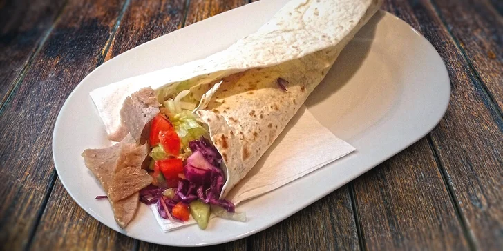 Kebab jak se patří a pití k tomu – v restauraci nebo s sebou