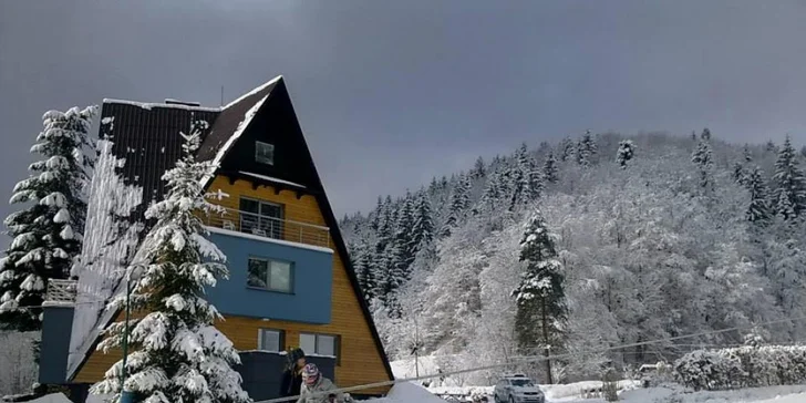 V zimě nabízíme zdarma vlastní lyžařský vlek a instruktáž... 