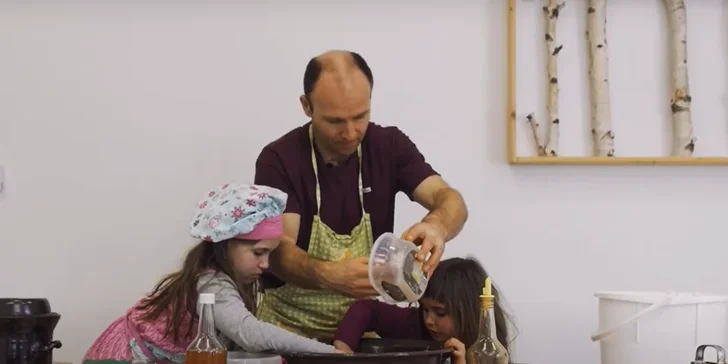 Ta si díky němu uchovává vitamíny a minerály a vznikají v ní probiotické látky. 
