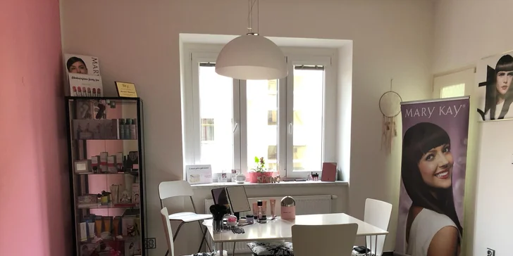 Pracovat budete pouze s přípravky, které neucpávají póry, jsou bez parfemace, olejů a vhodné i na citlivou pleť.