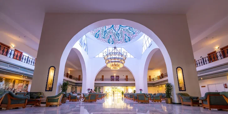 V ceně je letenka i transfer z letiště k hotelu. 