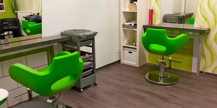 Co se týče vlasů, poradí si tu se vším!