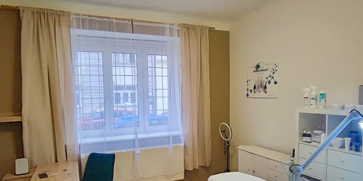 Dorazit můžete také na bukální masáž, která se zaměřuje na hluboké uvolnění svalů v obličeji.
