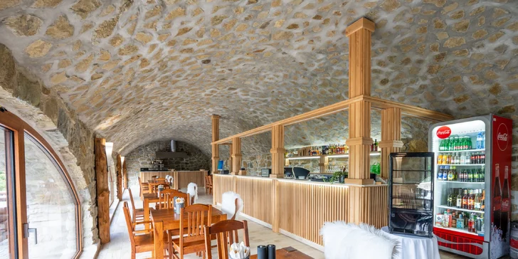 Tradiční slovenskou kuchyni za dostupné ceny si dáte v hotelovém baru Panorama Sedlo.
