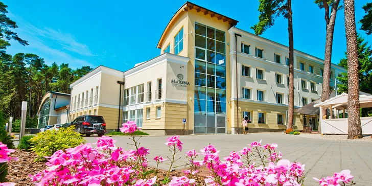 Tešte sa na wellness s bazénom, vírivkou, saunou a aromatickou jaskyňou.