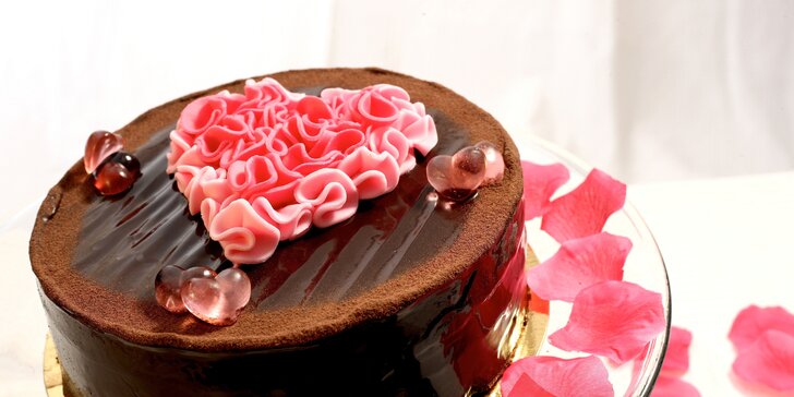 Oslavte MDŽ pořádnou porcí dortu – cheesecake, čokoládový nebo ovocný
