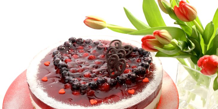 Oslavte MDŽ pořádnou porcí dortu – cheesecake, čokoládový nebo ovocný
