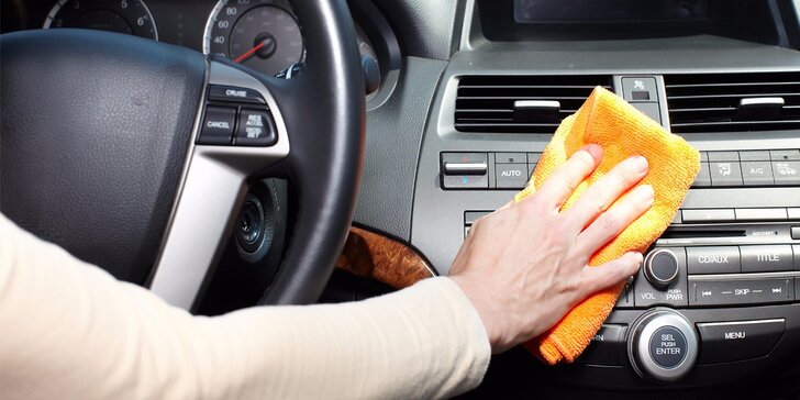 Dejte svoje auto do pucu: ruční mytí interiéru a oken