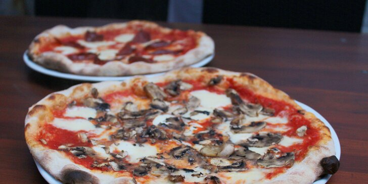 Dvě vybrané pizzy od pravého Itala v příjemném ristorante u Staromáku