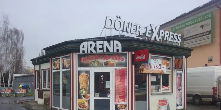 Kebab jak se patří a pití k tomu – v restauraci nebo s sebou
