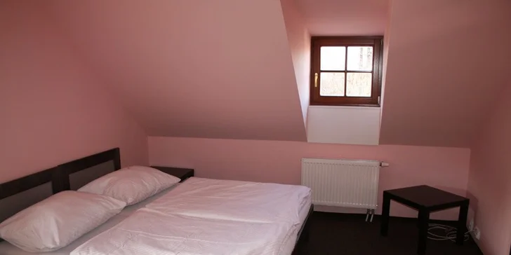 Svatomartinský nebo prodloužený víkend v Telči: hotel u zámeckého parku i 4chodové menu