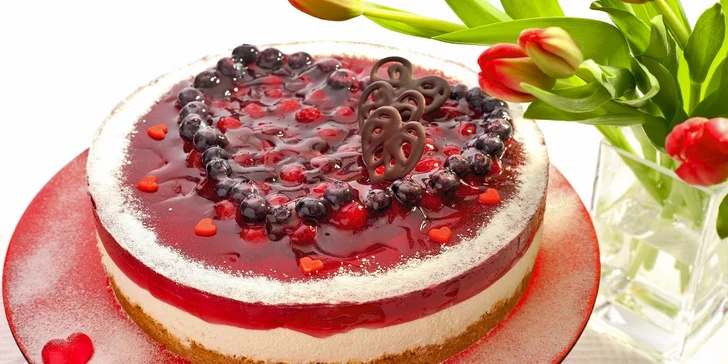 Oslavte MDŽ pořádnou porcí dortu – cheesecake, čokoládový nebo ovocný