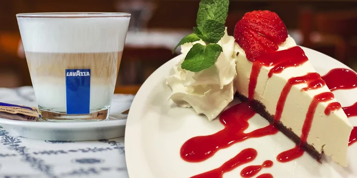 Domácí cheesecake a italské kávy s výhledem na Petřín