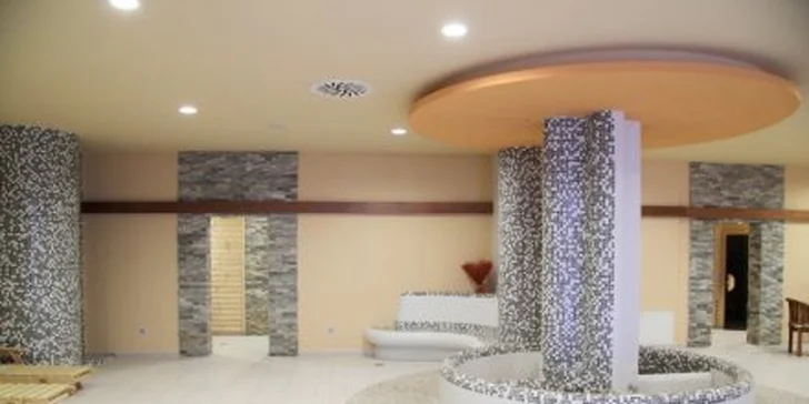 399 Kč za 120 minut v luxusním vodním ráji v hotelu Jana 4* pro DVĚ osoby. Největší wellness centrum na Moravě s 52% slevou.