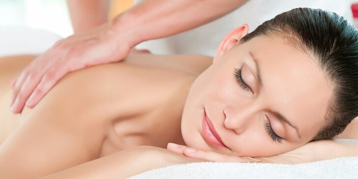 Olejová masáž ve sportovní či relaxační formě s prohřátím svalů lávovými kameny