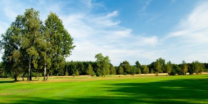 Tři golfové hole Dunlop, míčky a tee + 3 lekce s trenérem a 1x volné fee