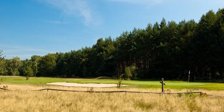Tři golfové hole Dunlop, míčky a tee + 3 lekce s trenérem a 1x volné fee