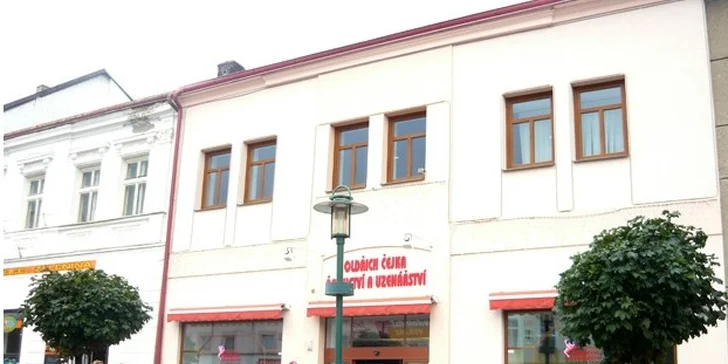 Kilo kvalitní vepřové krkovice bez kosti na gril. Pět 200gramových plátků masa z rodinného řeznictví Čejka, prodejny roku Pardubického kraje.