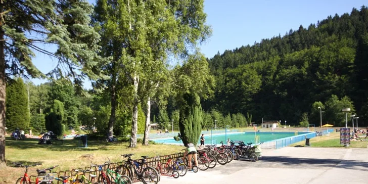 Pohoda na břehu Bečvy: mobilní domek pro 5 osob nedaleko skanzenu i Radhoště