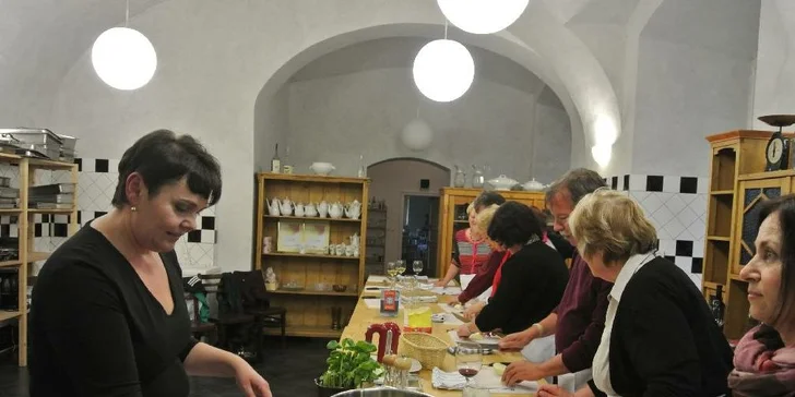 Kurz vaření na zámku Napajedla. Naučte se sushi, rychlé večeře, italské speciality i foodstyling od mistrů Moravského kulinářského institutu.
