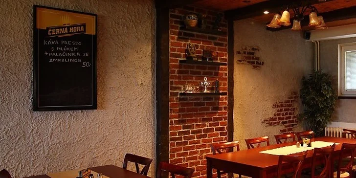 Vyzrálý jihoamerický hovězí steak s přílohou a omáčkou podle výběru