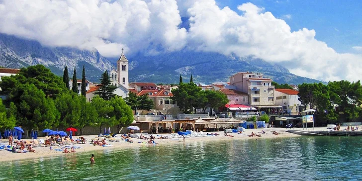 Letní pohoda v letovisku Baška Voda s dopravou a polopenzí
