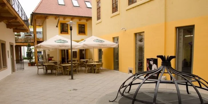 300gramový delikatesní tartar z hovězí svíčkové s topinkami